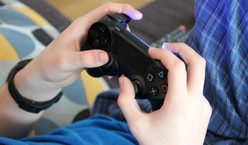 なぜRPGの主人公は無口なキャラクターが多いのか-アイキャッチ