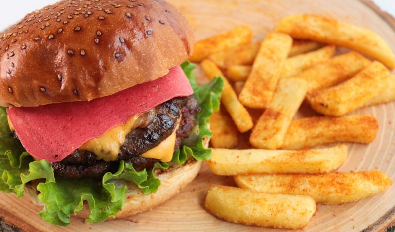 ハンバーガーとフライドポテト-ファストフード